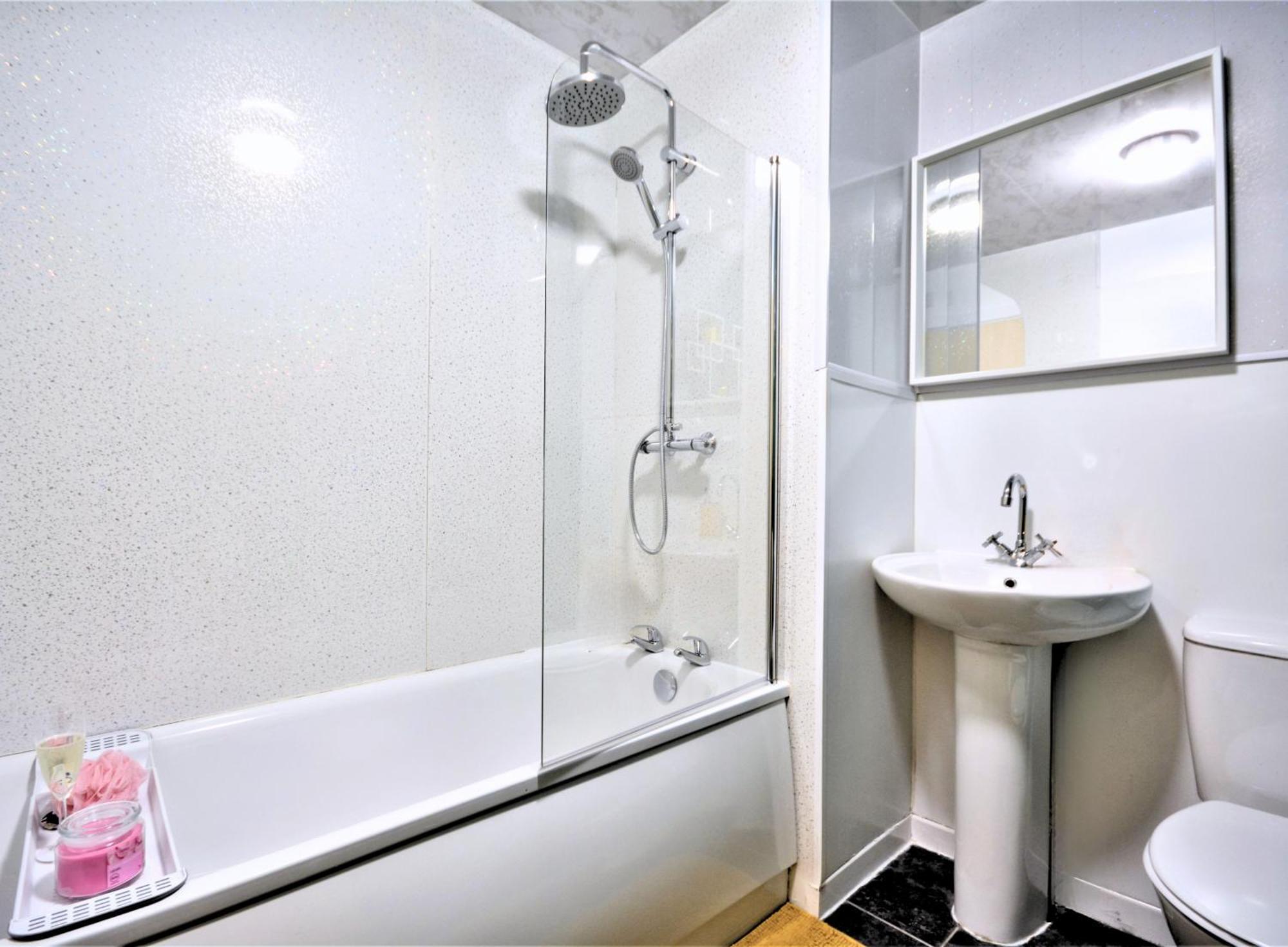 Manchester Townhouse By Bevolve - 4 Bedrooms - Free Parking Exterior photo