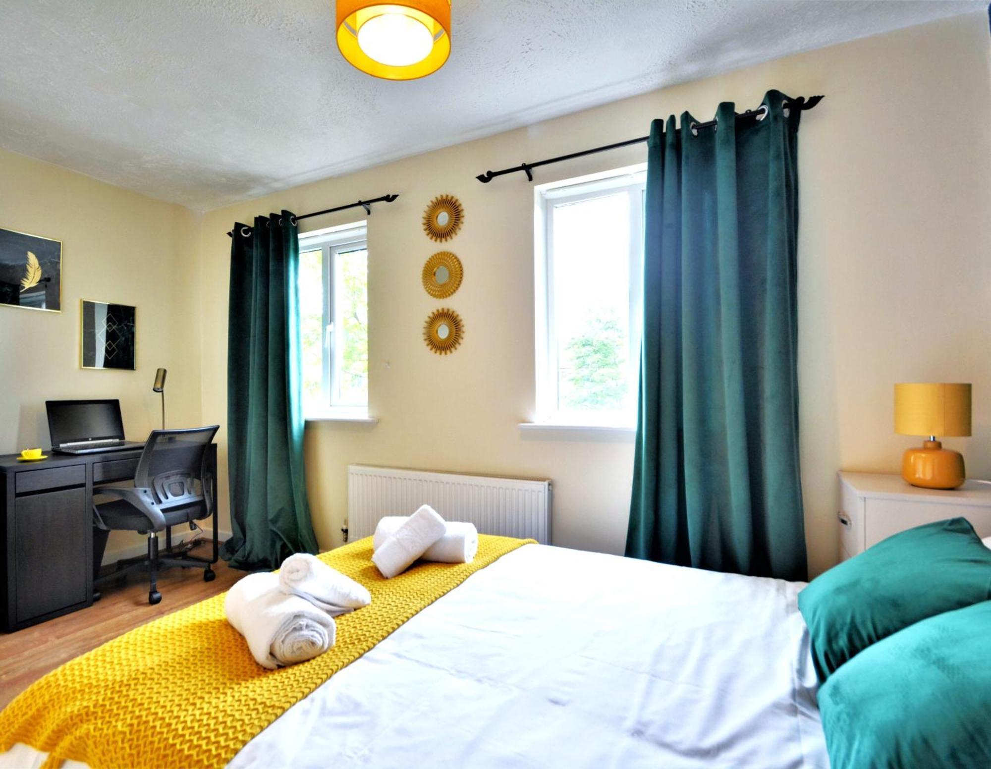 Manchester Townhouse By Bevolve - 4 Bedrooms - Free Parking Exterior photo